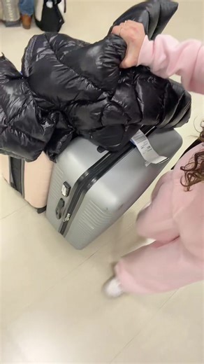 Stranded at the Airport: An Unforgettable Vlog Experience