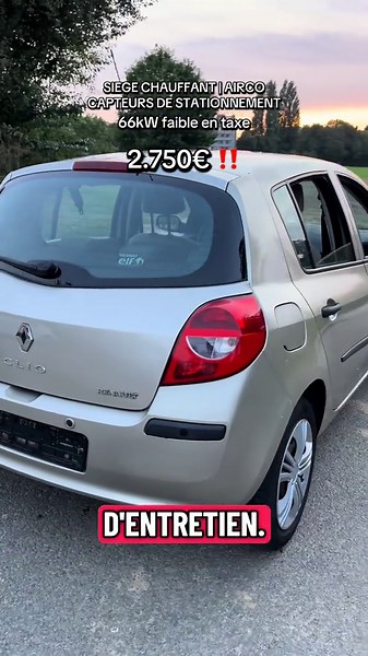 142.000km - année 2006 1.6 essence 16V 88ch fiable, économique et faible en taxe. Toujours bien entretenue, distribution remplacée à 110.000km. Dispose des sièges chauffants, airco et capteurs de stationnement arrière. Vendue avec demande d’immatriculation, contrôle technique 2 ans et CarPass. Plus d’infos contactez moi. #voiture #bruxelles #permis #occasion #clio3