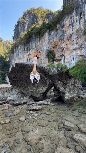 Mermaid lets her hair down ✨ #mermaid #thailand #h2o #mermaidtail #beautifuldestinations #travel