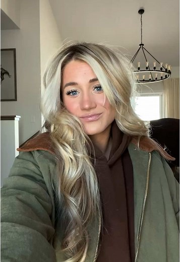 Stylish Maternity Outfits for Twin Moms