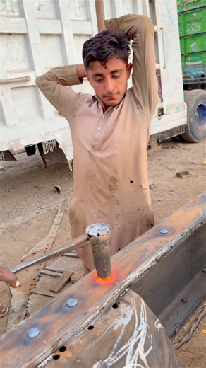 Truck Chassis Revirt instal | hammer work #chassic #revit #foryou #mechanic #viral #skills