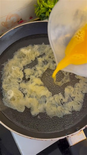 The Easiest Egg Drop Soup Recipe! #shorts #EggDropSoup #QuickRecipes #foodshorts
