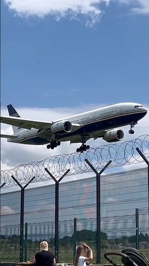 B777 GIANT Plane Lands LOW at Manchester Airport!