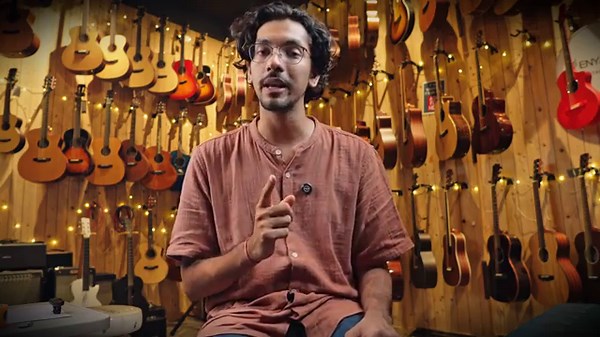 How to BUY your First Guitar ?