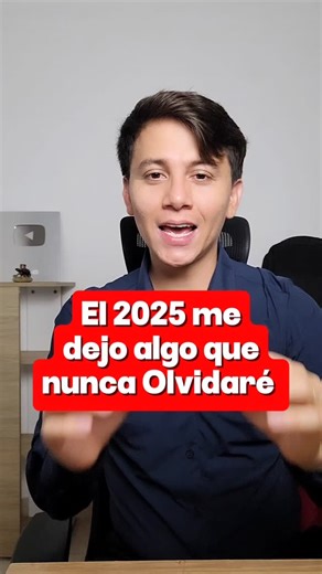 Jey Te Informa on Instagram: "El 2025 me dejo algo que nunca Olvidaré #2025 #Jeyteinforma El 2025 me dejó una huella que nunca olvidaré. Fue un año de aprendizajes profundos, de bendiciones inesperadas, de obstáculos que pusieron a prueba la fe y la constancia, pero también de grandes razones para seguir adelante. Entre todo lo vivido, llegó el regalo más grande: el nacimiento de mi segundo hijo, Evan Damián, una nueva vida que renovó fuerzas, prioridades y sueños. Su llegada marcó un antes y un
