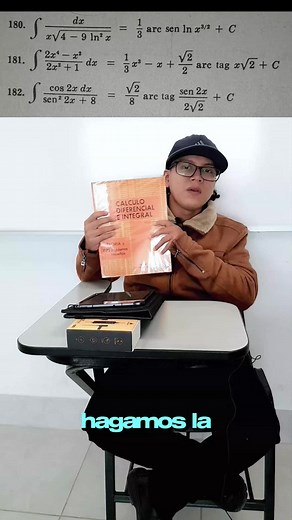 🍓INTEGRAL DEL LIBRO CON QUE YO APRENDI CALCULO🍓 🧋 Las integrales son algo que puede volverse muy complejo de resolver, si bien es cierto todos comenzamos en el basico,⛈️⛈️ pues yo tambien comence asi, con el libro Shaum de Calculo diferencial e Integral mostrado en este video. Hay mucha diversidad en el tipo y forma que pueden adquirir elas integrales y tambien variando mucho, 🌙🌙en funcion de su combinacion con las diferentes areas del precalculo, que debio estudiarse previamente antes de i