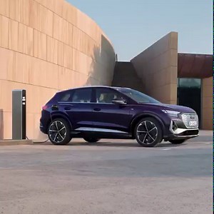 4.2K views · 217 reactions | Audi LED Matrix, ricarica rapida e un design innovativo che fa della digitalizzazione superiore uno dei suoi punti di forza. Nuova #AudiQ4 #etron: celebrating progress. | Audi Italia | Facebook