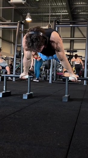One of the strongest and asthestic calisthenics athlete💯 Calisthenics_alien:@Saïan 👽 #calisthenics #planche #maltese #training #workout #pushups #motivation #fyp #fyp