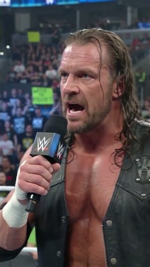 Stone Cold Steve Austin & Triple H Heated Face-Off on SmackDown! #wwe #tripleh #steve #short
