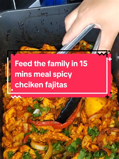 Feed the whole family in 15mins These are my spicy chicken fajitas Recipe... 1.3kg inner chicken fillets or chicken breast . Chop to medium slices . Add the chicken ti the airfryer . Along with, 2 peppers, 2 onions Spices... 1 table sp of.. . Corrainder powder . Red chilli powder . Paprika . Corse black pepper . Dry Parsley . Salt to taste . Pinch of tumeric Juice from 1 lemon Drizzle of oil Drizzle of heera mayo, ketchup, chili sauce Mix it all up . Cook in the airfryer 200oc for 15 mins flippi