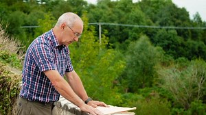 Archaeologist Christy Cunniffe visits the Callows on the banks of the Shannon Navigation in Co. Galway, site of a once thriving community now almost completely vanished. This film is a fitting legacy to the resilient families who once populated this ‘island of land’ between the Shannon and Grand Canal. | Waterways Ireland