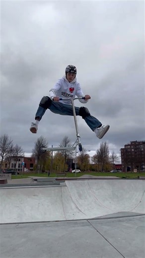 Quint whip #scootering #skatepark #scootertricks #foryoupage #goviral #skate #explore #viral