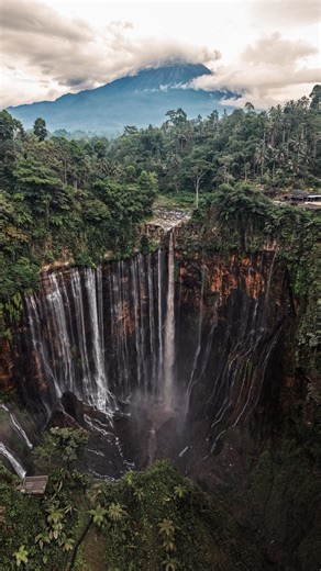 Tengku Renzy on Instagram: "200 ribu x 60 😋 #travel #djiindonesia #tumpaksewu #drone"