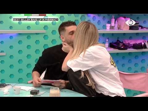 Selin dhe Gimbo shkëmbejnë puthje ndërsa bëjnë gati ftesat e dasmës së tyre