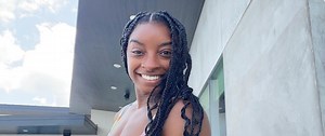 Simone Biles Rocks Tie-Dye Bikini Poolside After Winning Bronze At Tokyo Olympics (PICS)