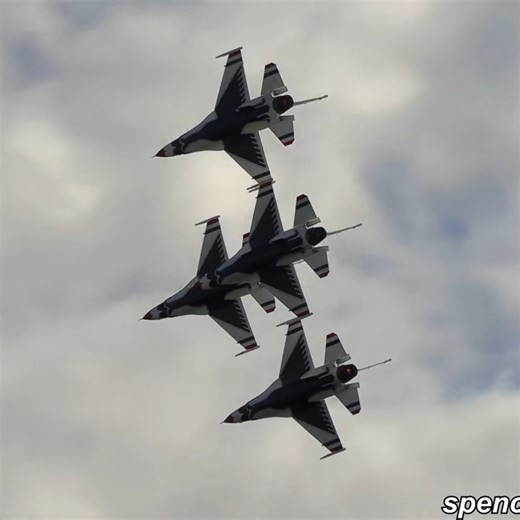 2023 Pacific Air Show - Thunderbirds | Zelda Sykes
