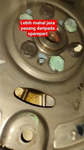 Replacing the crankshaft seal