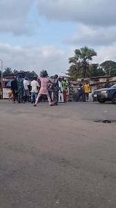 BREAKING: SCUFFLE AT GBAJI CHECKPOINT BETWEEN IMMIGRATION OFFICER, OKADA RIDER A video has surfaced online showing a Nigeria Immigration Service officer in a scuffle with a commercial motorcycle rider at the Gbaji checkpoint in Badagry. The footage was shared on Facebook by a user identified as Oladipo Miflinmau UniqueGrace, who claimed the incident occurred on Sunday. She wrote that the officer held on to the motorcycle rider, and that the rider almost lost balance before bystanders intervened.