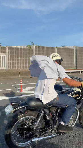 1999 on Instagram: "#SR400#bratstyle#brat #sr400カスタム #sr400custom #vmx#bobber#ブラットスタイル"