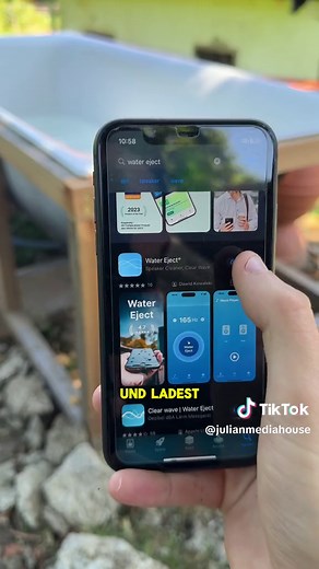 Smartphone ins Wasser gefallen? So rettest du es!