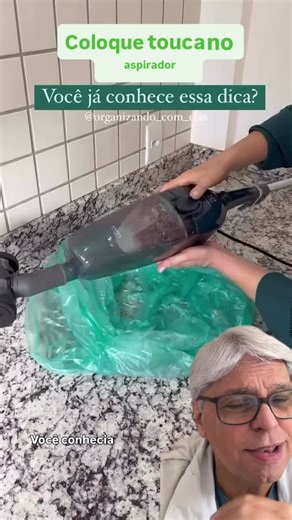Eduardo Denis on Instagram: "1️⃣ Você conhecia essa dica simples e genial 🧠✨ para facilitar a limpeza do filtro do aspirador e ainda prolongar a vida do aparelho? 🧹🔌 Em vez de ficar esfregando o filtro com escova, espalhando poeira e desgastando o material 😤, esse truque deixa tudo muito mais prático e higiênico. 2️⃣ Como fazer: 👇 🧢 Pegue uma touca de TNT (dessas descartáveis). 🧩 Coloque um pedaço da touca envolvendo o filtro do aspirador. 🔗 Use um elástico para prender bem e garantir qu