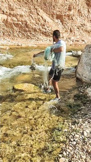 Perfect Cast Net Throw in a Clear, Fast River🐠