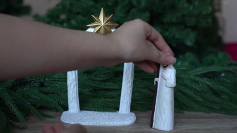 NEROSUN Christmas Nativity Scene Set, 12 Piece Resin Miniature Holy Family Figurines, Mini Decorative Religious Christmas Figurines, Jesus Nativity Scene Collection for Tabletop Chapel Decor