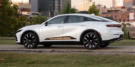 2023 Toyota Crown Costs Way More Than the Avalon It Replaces