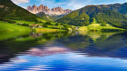 Photoshop tutorial: How to create water reflections from scratch