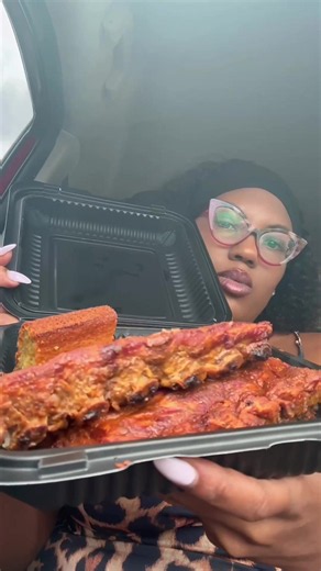 📍 Mission BBQ: 9.5/10 I'll definitely be back! 🍟 Fries: 10/10 🍖 Ribs: 10/10🔥 Honey Heat Sauce: 10/10 🧀 Mac & Cheese: 8/10 🍞 Cornbread: 5/10 #restaurantlife #foodreviews. #food #foodlover #ribs