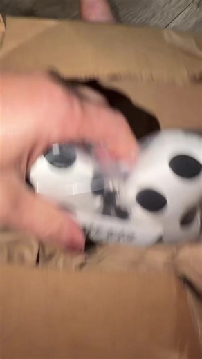 A classic black and white polka dot ear headband that adds a polished, playful touch to theme park outfits and special trips. Perfect for adults who want a comfortable, photo-ready accessory that elevates park days, vacations, and outfit styling. #newarrivalssurge #tiktokshopcreatorpicks #tiktokshopjumpstartsale #themeparkaccessories #parkoutfitfinds