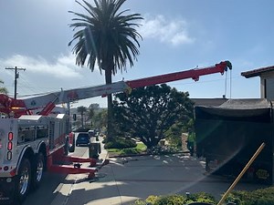 Runaway Truck Crashes In To House - Rotator Lift And Winch