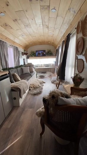 Cozy Bus and Van Conversion Interior Ideas