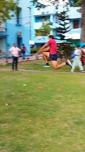 বাউন্ডিং এক্সারসাইজ (Bounding Exercise) অ্যাথলেটিক্সের একটি গুরুত্বপূর্ণ অনুশীলন, যা মূলত দৌড়ের গতি এবং পাওয়ার বাড়ানোর জন্য করা হয়। এটি পায়ের শক্তি এবং ছন্দের উন্নতি ঘটাতে সহায়ক। এই এক্সারসাইজটি সাধারণত স্প্রিন্টিং, লং জাম্প এবং হাই জাম্প-এর জন্য খুব উপকারী। ✅✅✅ #short #videos #shortsvideos #viralshorts #facebookreel #love #exercise #fitness #motivation @highlight | Bappa Mondal