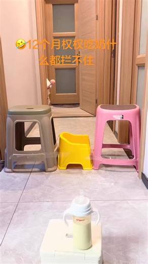 可爱宝宝喝奶视频