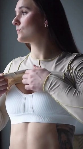 Lisa Morning Workout Fitness 🖤🖤 #shortvideo #shorts #motivation #musclegirl #flexchallenge #workout #abs #gymaddict #gymmotivation #workoutmotivation #legmuscles #legsworkout | Muscle Girls