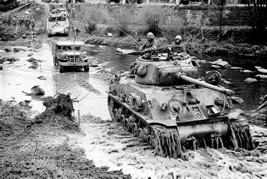 WW2 Tank crossing obstacles. #ww2 #WWII #Tanks #ww2tanks | Military Heaven
