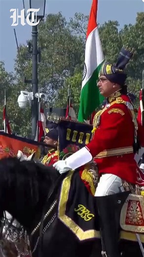 #WATCH | 77th #RepublicDay Parade ceremony culminates with the national anthem and the release of balloons along with a banner depicting ‘Vande Mataram' at the Kartavya Path in Delhi. 👉🏻Track more updates: https://www.hindustantimes.com/india-news/republic-day-2026-live-updates-pm-modi-flag-unfurling-parade-speech-kartavya-path-77th-chief-guest-eu-101769389985873.html | Hindustan Times