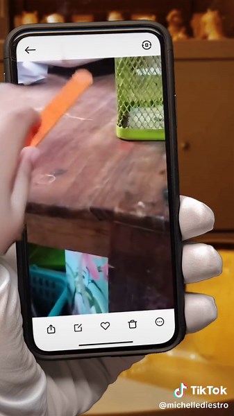 Exploring Smartphone Features with a Gloved Hand