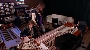 Cinderella - Somebody Save Me (Official Music Video) (1080p)