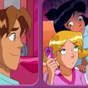 Spying on your girlfriend talking with her best friends? Red flag 🚩 | Totally Spies