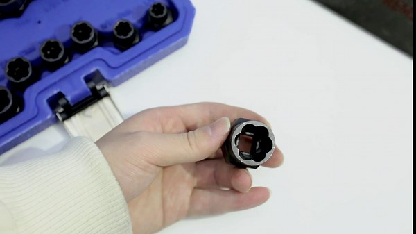 Hromee Impact Bolt Nut Remover Set, 13 Pieces Stripped Bolt and Damaged Lug Nut Extractor Tool - Amazon.com