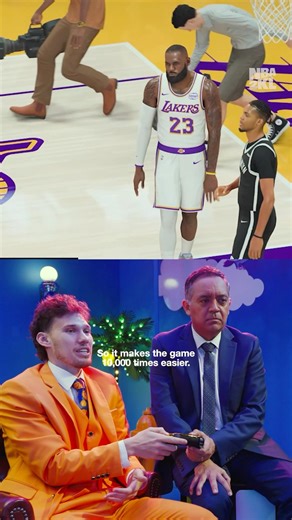 ‪@Jesser‬ plays one-handed nba 2k with his assistant