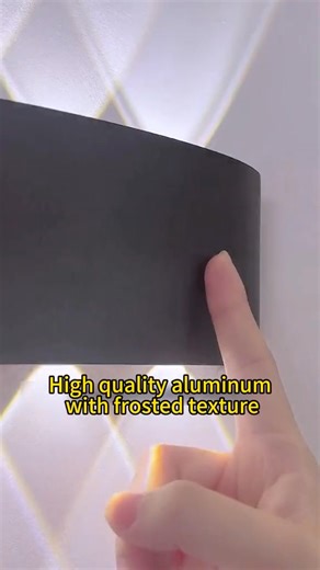 LAMPE MURALE MODERNE ⭐💡 🌟Illuminez votre espace avec style🌟 🔆Applique Murale intérieure extérieure LED 🔆 Applique murale LED imperméable, norme IP65, luminaire d'intérieur et d'extérieur, idéal pour chambres, hall, salon, couloir, Jardin, Façade, escaliers, Garage, balcon, Hammam, une Villa, un hôtel, un magasin, ou une véranda…, 🟡 ✅ En ABS ✅ Lumière Jaune ✅ Design Moderne ✅ Étanche 💧 IP65 •Pourquoi choisir nos lampes ? - Économie d'énergie - Longue durée de vie - Design moderne et épuré 