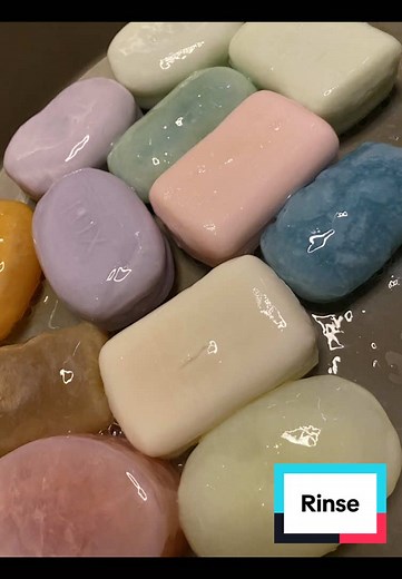 Respondendo a @clara ASMR Rinse with sponge 🫧✨ #spongesqueezing #asmrsounds #asmrsoap #oddlysatisfying #satisfyingvideos #cleaningtiktok #soakedsoap