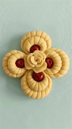 Enhancing Food Presentation with Creative Fruit Plating