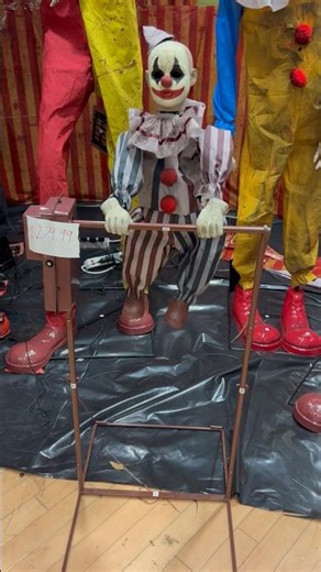 Clown on the Bar 🎪