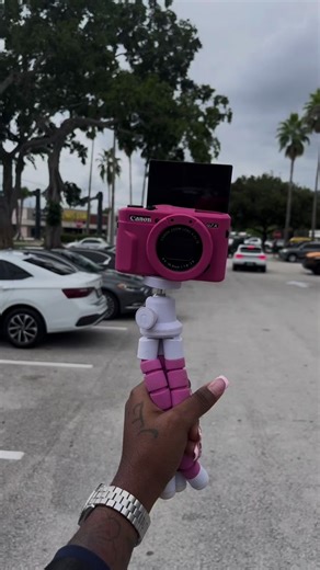 (pause & read 📖) some tips i have for beginner content creators 💡it’s not always easy and can get overwhelming but disciplining yourself setting a content goal is the 1st step 🏆🏃🏽‍♀️ (read below ⬇️ ) ⭐️Setting a goal discipline, know what you’re working towards! If you want to reach a certain amount of followers or eventually earn profit for your content, set that goal and cut off all distractions! ⭐️Post at least 2-3 times a day! If it’s on your story or main page, make sure to post & stay