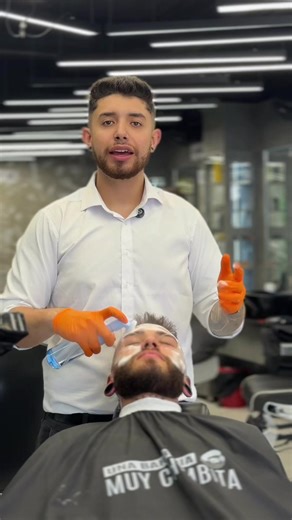(PRECIOS SEDE TOBERIN, NORTE DE BOGOTÁ) Esta es la mejor limpieza facial que puedes hacerte por $80.000 Iniciamos aplicando un jabón para el rostro, que nos ayuda limpiando impurezas superficiales de la piel Seguido de esto aplicamos un tónico facial que nos ayuda a recuperar humedad esencial en la piel Después aplicamos una crema para eliminar y reparar el contorno de los ojos Aplicamos un serum multivitaminico para equilibrar nuestra piel Finalmente aplicamos una loción y una crema para que nu