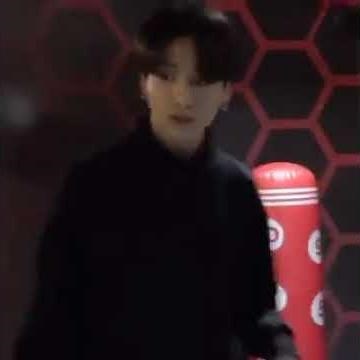 JUNGKOOK SHOWS HIS BOXING/PUNCHING SKILLS -RUN BTS EP 82 BEHIND